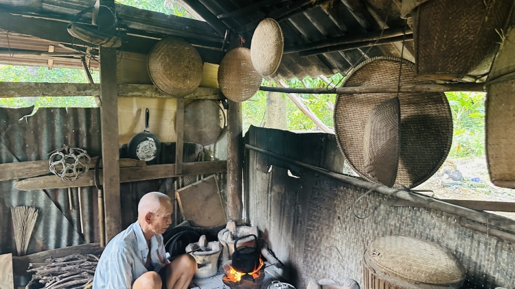 Khói bếp ấm áp hồn quê