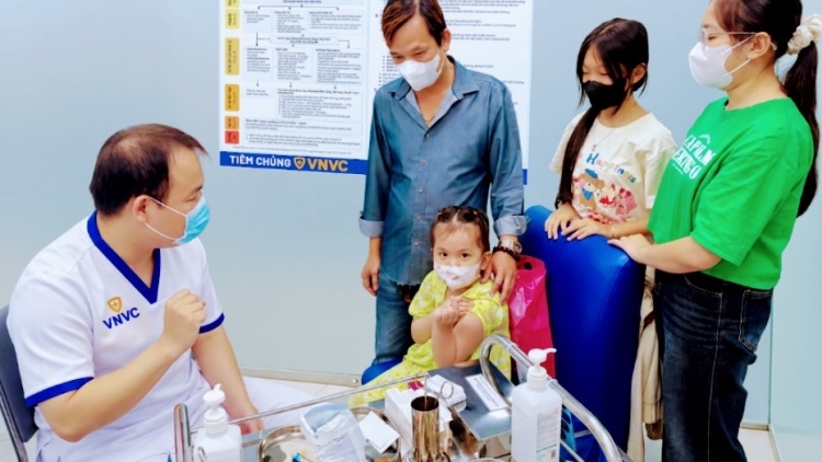 Sau ca tử vong do não mô cầu, nhiều gia đình đưa trẻ đến VNVC tiêm phòng