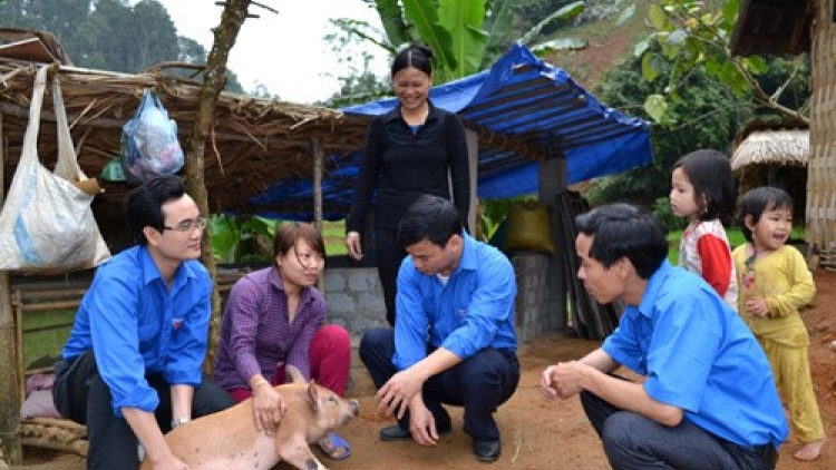 Bộ Nội vụ đã có những phương án cụ thể bố trí việc làm cho 600 trí thức trẻ sau khi kết thúc Dự án thí điểm tuyển chọn 600 trí thức về các địa phương (Thời sự chiều 20/12/2015)