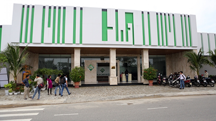 Đà Nẵng xử phạt 2 showroom chỉ đón khách là người nước ngoài (Thời sự chiều 24/12/2015)