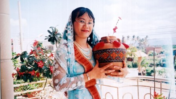Câu chuyện về nữ họa sĩ Chế Kim Trung với nghị lực và niềm đam mê hội họa (07/01/2016)