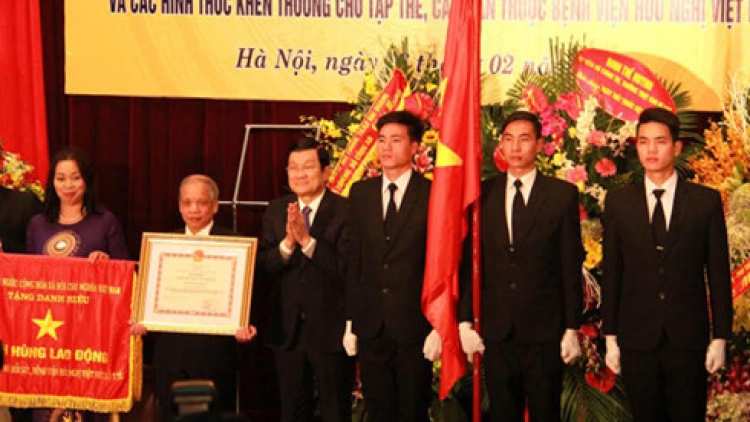 Chủ tịch nước Trương Tấn Sang dự Lễ kỷ niệm 61 năm ngày thầy thuốc Việt Nam và đón nhận danh hiệu Anh hùng lao động của Trung tâm Gây mê và hồi sức ngoại khoa, Bệnh viện Hữu nghị Việt Đức – Hà Nội (Thời sự chiều 26/2/2016)