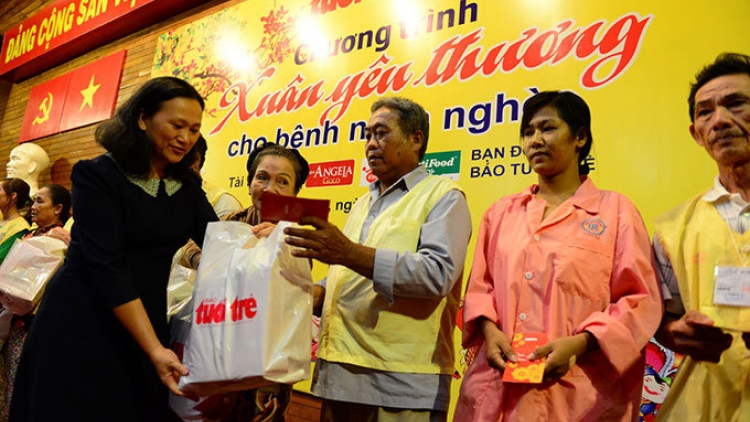 “Xuân yêu thương” mang Tết ấm cho bệnh nhân nghèo (3/2/2016)
