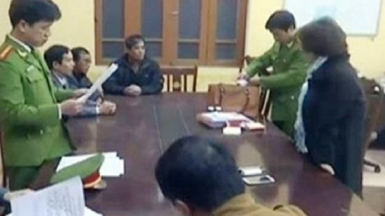Công an tỉnh Bắc Ninh khởi tố vụ án hình sự đối với lãnh đạo Công ty Vipha Việt Nam khi dụ dỗ gần 500 người tham gia kinh doanh hàng đa cấp với số tiền khoảng 20 tỷ đồng (Thời sự chiều 3/3/2016)