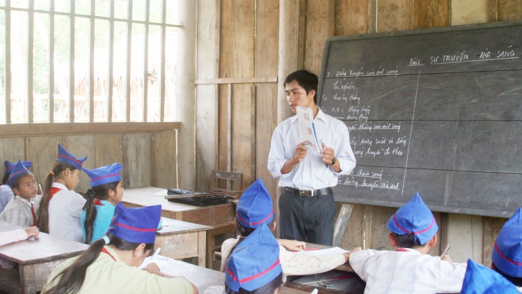 Thời sự trưa ngày 3/9/2014:  Thầy và trò tại nhiều điểm trường vùng sâu, biên giới khắc phục khó khăn khai giảng năm học mới