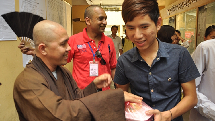 Đời sống tôn giáo ngày 04/7/2014: Phật giáo chung tay giúp đỡ các thí sinh trong mùa thi đại học - cao đẳng