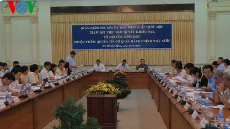 Pháp luật và đời sống ngày 21/10/2014: Giải pháp giải quyết tình trạng khiếu nại tố cáo trong lĩnh vực đất đai.