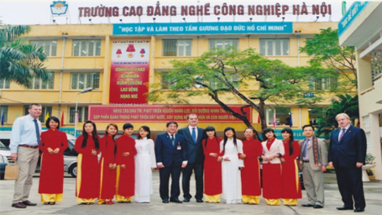 Chính phủ với người dân ngày 07/7/2014: Đào tạo nghề theo đơn đặt hàng, hướng đi đúng của Trường cao đẳng nghề công nghiệp Hà Nội