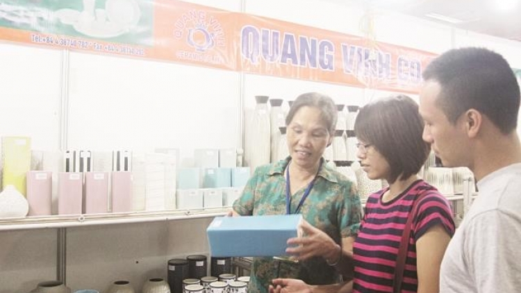 Người thổi hồn Việt vào các sản phẩm gốm sứ  và mang ra thị trường thế giới