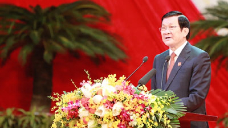 Chủ tịch nước Trương Tấn Sang dự kỷ niệm 70 năm ngày truyền thống và trao tặng Huân chương Quân công hạng nhất cho quân khu I.(Thời sự trưa ngày 16/10/2015)