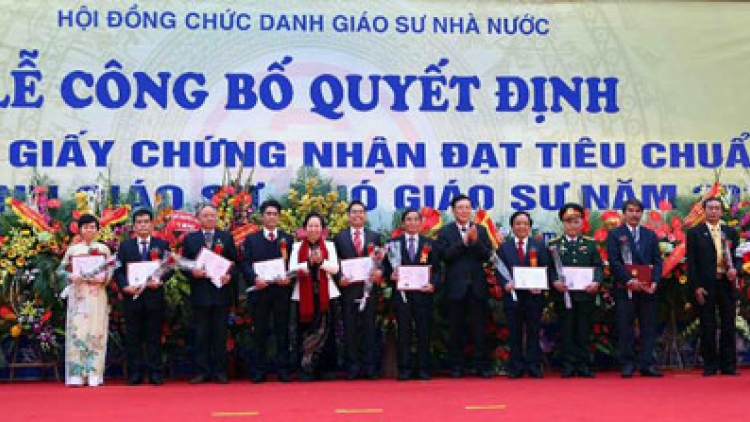 Danh hiệu và nghĩa vụ cống hiến cho đất nước.