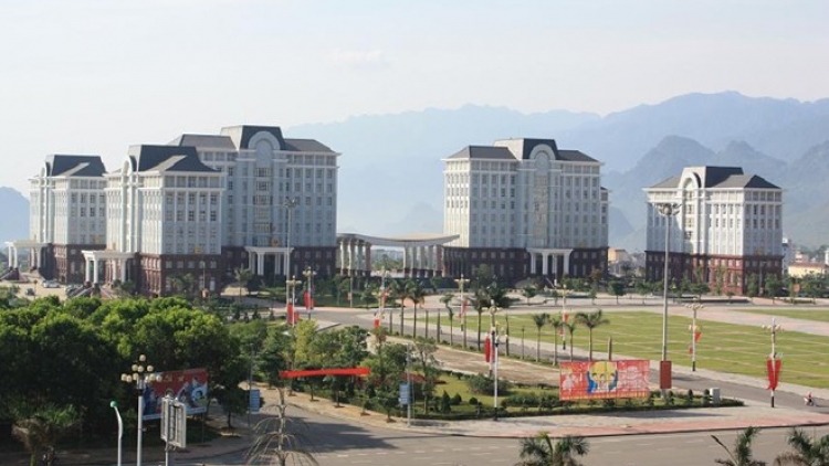 Tiết kiệm nguồn lực, phòng ngừa "hội chứng" trung tâm hành chính, tượng đài.