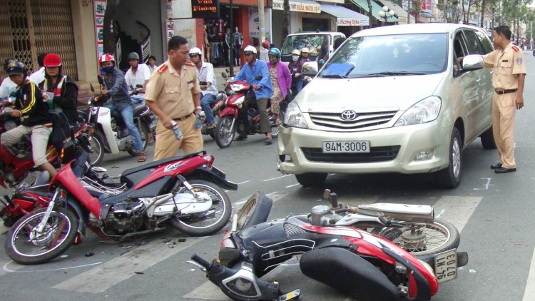Vì sao tai nạn giao thông nước ta khó kìm hãm?