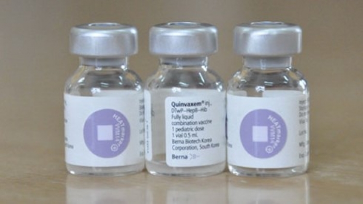 Bộ Y tế khẳng định: Vẫn tiếp tục sử dụng vaccine Quinvaxem trong chương trình tiêm chủng mở rộng Quốc gia (Thời sự chiều 2/11/2015)