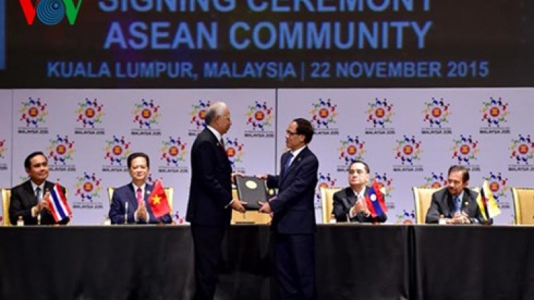 Cơ hội, thách thức và vai trò của Việt Nam trong cộng đồng ASEAN (Thời sự chiều ngày 22/11/2015)