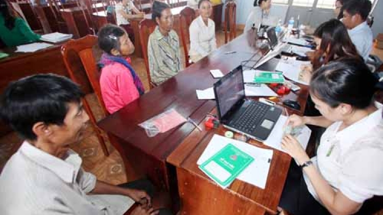 20.000 hộ mới thoát nghèo ở tỉnh Gia Lai chưa tiếp cận được vốn vay ưu đãi (Thời sự đêm ngày 25/11/2015)