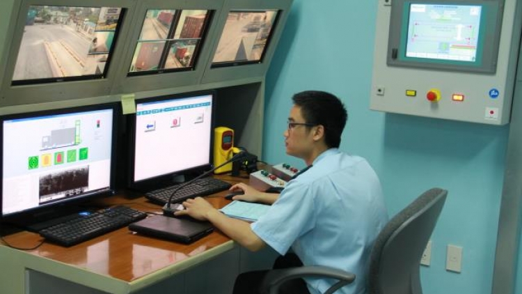 Hệ thống thông quan hàng hóa tự động gỡ khó cho doanh nghiệp khi hội nhập.