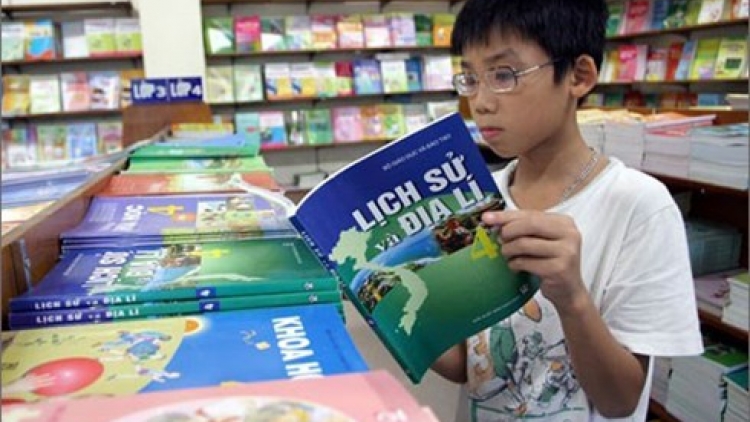 Bộ Giáo dục và Đào tạo quyết định không tích hợp môn lịch sử và “công dân với Tổ quốc” (Thời sự trưa 8/12/2015)