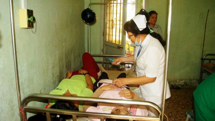 Thời sự đêm ngày 15/01/2015: Đã có gần 80 công nhân trong số hơn 100 công nhân Công ty Cy Vina bị ngộ độc thực phẩm vào trưa nay được xuất viện, số còn lại đang dần hồi phục