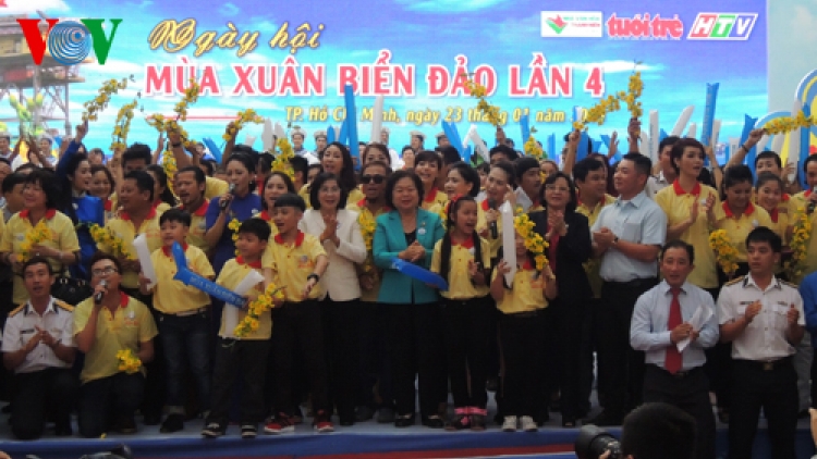 Mang xuân đến đảo xa