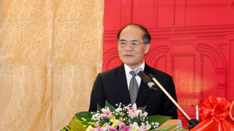 Thời sự trưa ngày 4/1/2014: Chủ tịch Quốc hội Nguyễn Sinh Hùng dự lễ khánh thành các công trình trọng điểm quốc gia tại thủ đô Hà Nội.