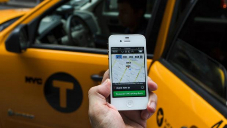 Thời sự trưa ngày 3/1/2014: Bộ Giao thông - Vận tải cho phép công ty Uber ký kết hợp đồng cung cấp dịch vụ với các doanh nghiệp vận tải đủ điều kiện, mở đường cho dịch vụ Uber hoạt động hợp pháp tại Việt Nam.