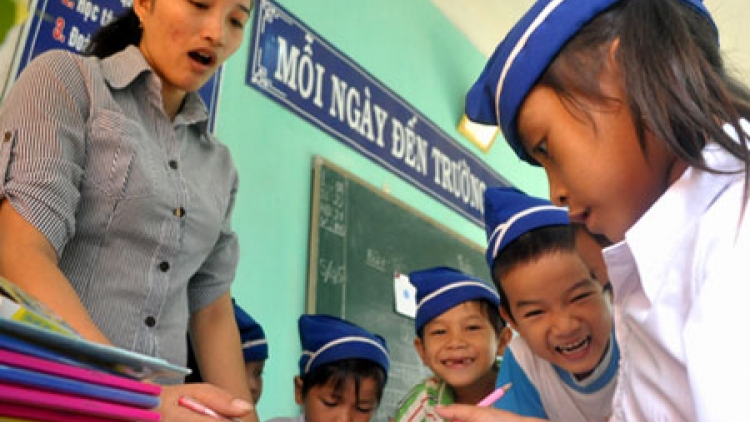 Kinh tế ngày 21/02/2015: Doanh nghiệp với công tác xã hội: Viettel cõng chữ lên non