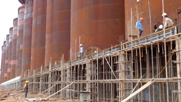Kinh tế ngày 17/02/2015: Trực tết trên công trường Nhà máy Alumin Nhân Cơ.