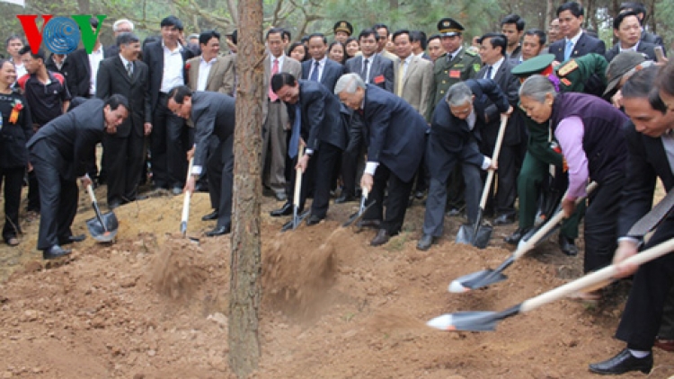 Thời sự trưa ngày 22/02/2015: Tổng Bí thư Nguyễn Phú Trọng tham dự Tết trồng cây tại Hà Nội.