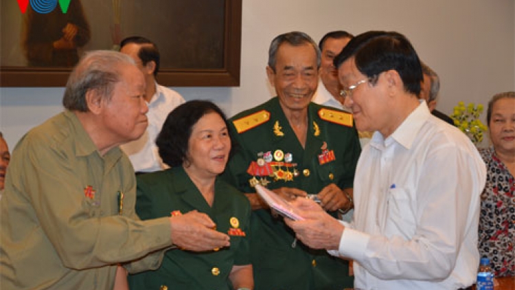 Thời sự chiều ngày 22/02/2015: Chủ tịch nước Trương Tấn Sang dự họp mặt đầu xuân với các cựu tù cách mạng ở Thành phố Hồ Chí Minh