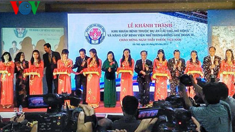 Thời sự đêm ngày 26/02/2015: Đúng dịp kỷ niệm 60 năm ngày Thầy thuốc Việt Nam, nhiều bệnh viện tuyến Trung ương và địa phương khánh thành các trung tâm khám chữa bệnh hiện đại, đảm bảo phục vụ người bệnh tốt nhất có thể.