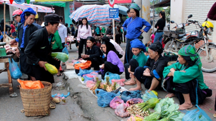 Chính phủ với người dân ngày 02/03/2015: Chính phủ xây dựng Đề án Giảm nghèo đa chiều.