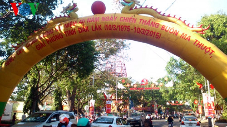 Thời sự đêm ngày 10/03/2015: Với chủ đề "Buôn Ma Thuột - Những đường xuân lịch sử", lễ hội Cà phê Buôn Ma Thuột lần thứ 5 chính thức khai mạc tối nay.