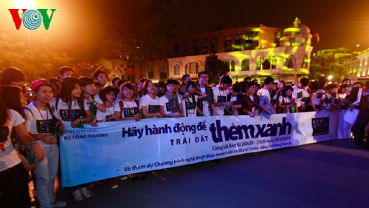 Kinh tế ngày 13/3/2015: Tiết kiệm năng lượng, ứng phó với biến đổi khí hậu - thông điệp của Chiến dịch giờ trái đất năm 2015.