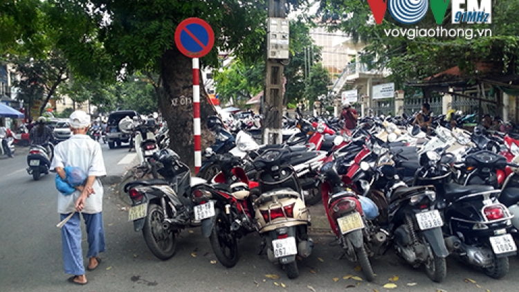 Pháp luật và đời sống ngày 25/3/2015: Hà Nội: Cần lập lại trật tự vỉa hè, lòng đường.