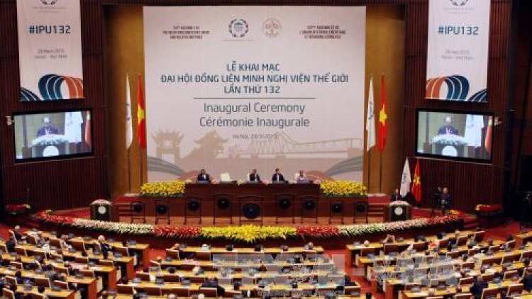 Thời sự đêm ngày 28/3/2015: Với chủ đề: "Các mục tiêu phát triển bền vững, biến lời nói thành hành động" Kỳ họp Đại hội đồng Liên minh Nghị viện thế giới lần thứ 132 (IPU-132) đã chính thức khai mạc tối nay tại tòa nhà Quốc hội (Ba Đình, Hà Nội) với sự tham gia của 160 đoàn khách quốc tế.