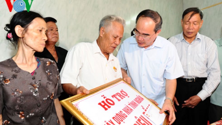 Chính sách với người có công.