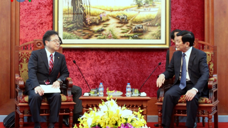 Thời sự chiều ngày 12/4/2015: Chủ tịch nước Trương Tấn Sang tiếp Phó Chánh văn phòng Nội các Chính phủ Nhật Bản đang thăm và làm việc tại nước ta về Dự án Trường Đại học Việt – Nhật, thuộc Đại học Quốc gia Hà Nội.