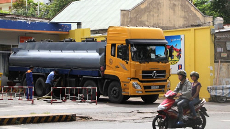 Thời sự đêm ngày 13/4/2015: Bộ Công Thương yêu cầu đầu mối kinh doanh xăng dầu giữ ổn định giá bán xăng dầu.