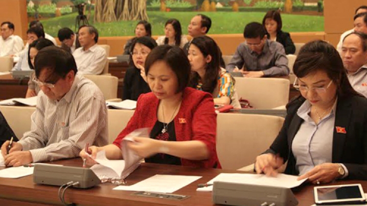 Quốc hội với cử tri ngày 17/4/2015: Cần đầu tư thích đáng cho công tác xây dựng luật.