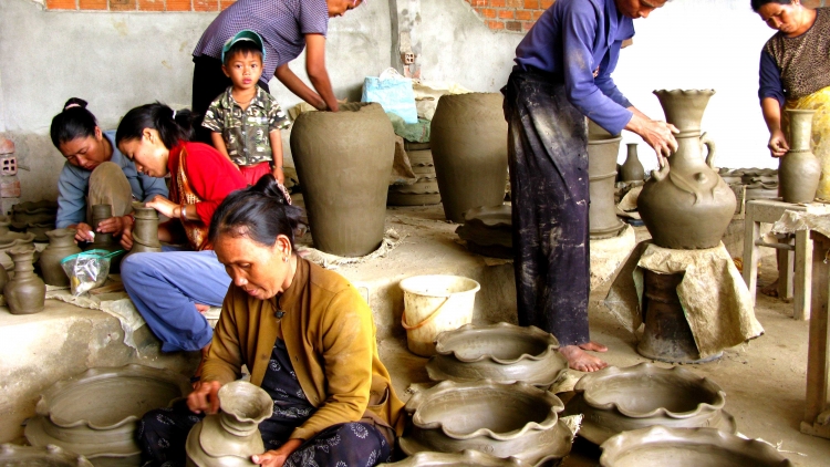 Thời sự chiều ngày 20/4/2015: Hướng đi nào bền vững cho các làng nghề trong thời kỳ phát triển và hội nhập hiện nay.