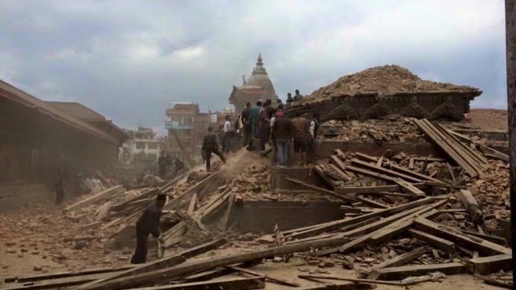 Thời sự đêm ngày 25/4/2015: Số nạn nhân thiệt mạng trong thảm họa động đất tại Nepal tăng lên hơn 800 người.