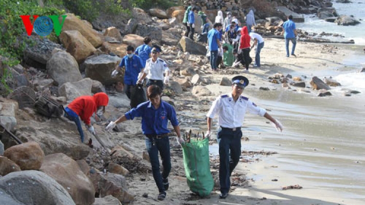 Đối thoại cuối tuần ngày 02/5/2015: Thanh niên chung tay bảo vệ môi trường biển trước biến đổi của khí hậu.