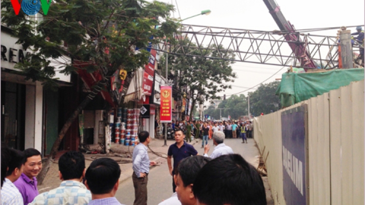 Pháp luật và đời sống ngày 15/5/2015: Cần thực thi nghiêm quy định an toàn lao động.