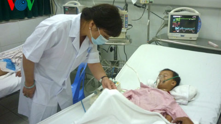 Thời sự trưa ngày 26/5/2015: Bệnh viêm não, màng não trẻ nhỏ gia tăng ở cả hai miền Bắc và Nam với những triệu chứng ban đầu khó phát hiện.