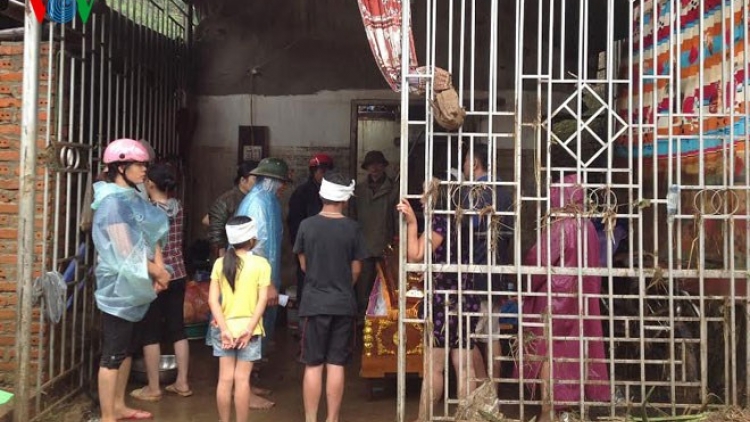 Thời sự đêm ngày 25/6/2015: Đã có 18 người thương vong do ảnh hưởng của hoàn lưu bão số 1.