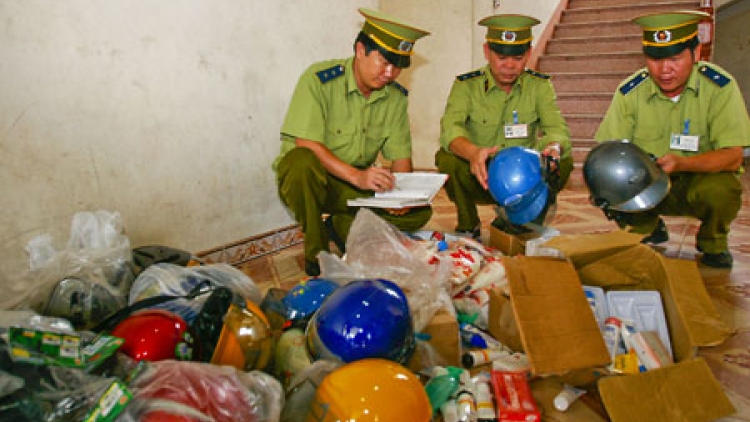Hà Nội tăng cường chống buôn lâu, gian lận thương mại và hàng giả 6 tháng cuối năm 2015 (Kinh tế ngày 26/6/2015)