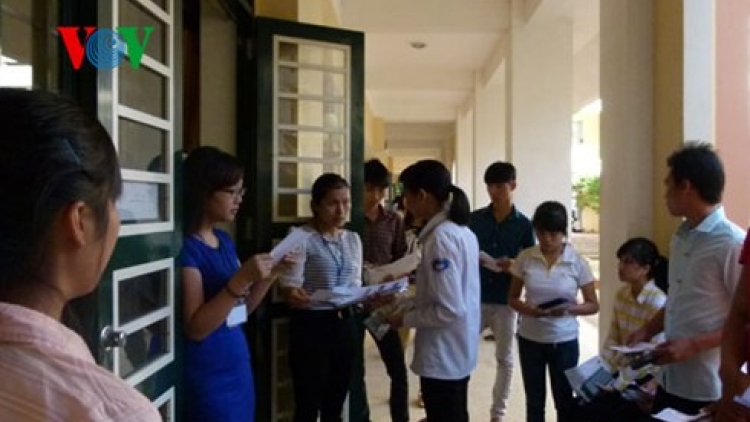 Thời sự chiều ngày 01/7/2015: Gần 1 triệu thí sinh trên cả nước hoàn thành 2 môn thi đầu tiên của kỳ thi Trung học phổ thông quốc gia 2015.