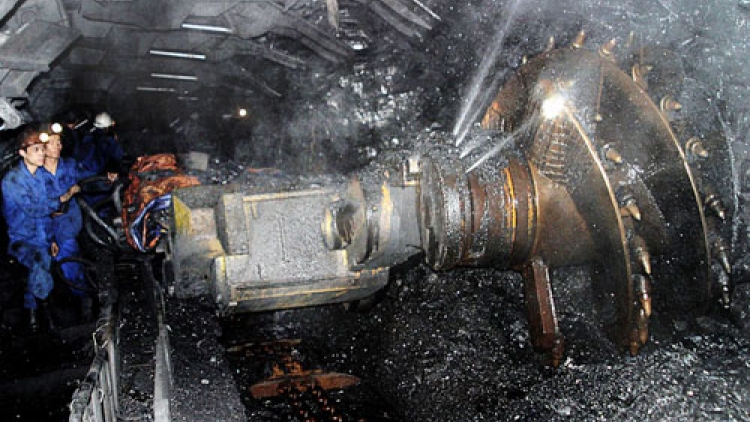 Ngành than: Tập trung đẩy mạnh công tác tiêu thụ than những tháng cuối năm (Kinh tế ngày 17/7/2015)