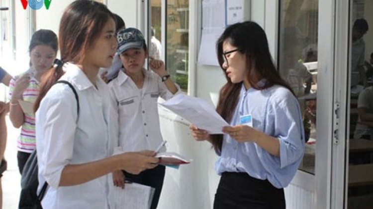 Thời sự trưa ngày 17/7/2015: Hôm nay các cụm thi Trung học phổ thông quốc gia phải hoàn thành việc ráp điểm thi của thí sinh.